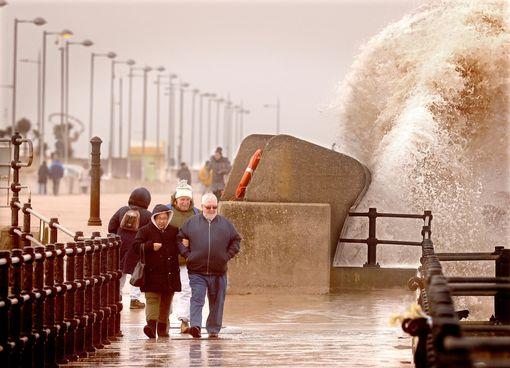 需注意！歐洲多國遭強風暴襲擊，港口關閉，航班停止運營
